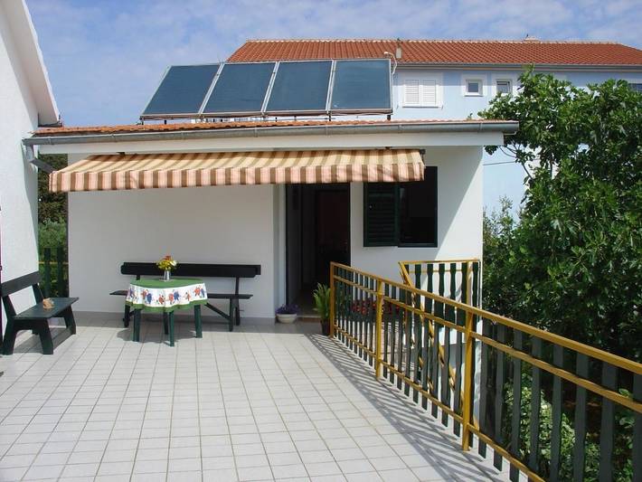 Pension voor 4 personen, with Balkon and Terras as well as Tuin and Uitzicht in Zadar
