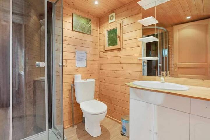 Wooden chalet with large terrace in Roquebrune-sur-Argens, Mittelmeerküste (Frankreich)