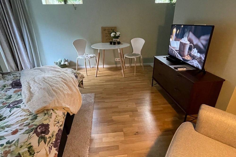 Ganze Wohnung, Gemütliche Ferienwohnung mit Pool in der Natur -  15 Minuten von Göteborg in Partille, Västergötland