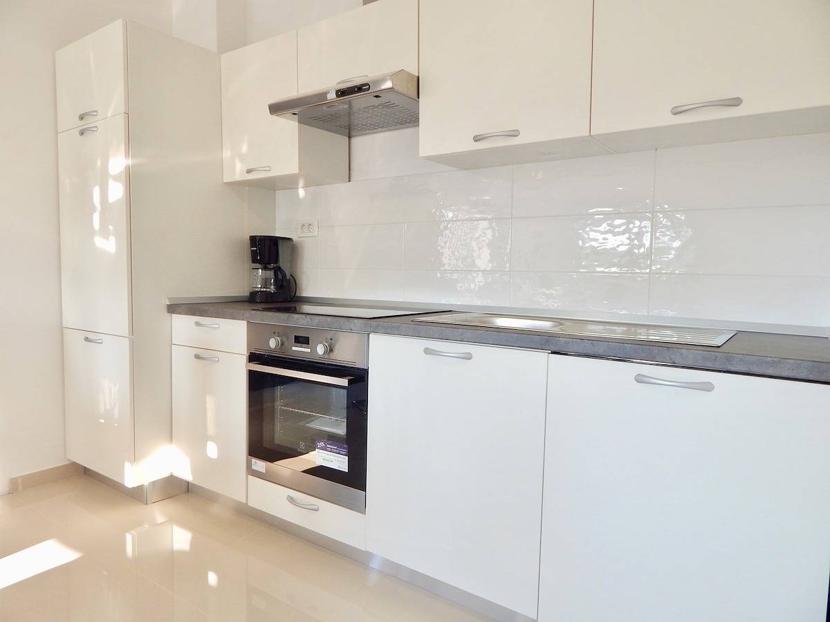 Ganze Wohnung, Beautiful first floor apartment with terrace and grill / A3 in Stinjan, Pula