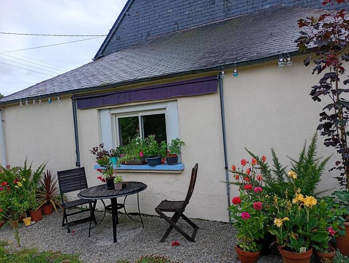 Gîte pour 2 personnes, avec jardin et terrasse à Glomel