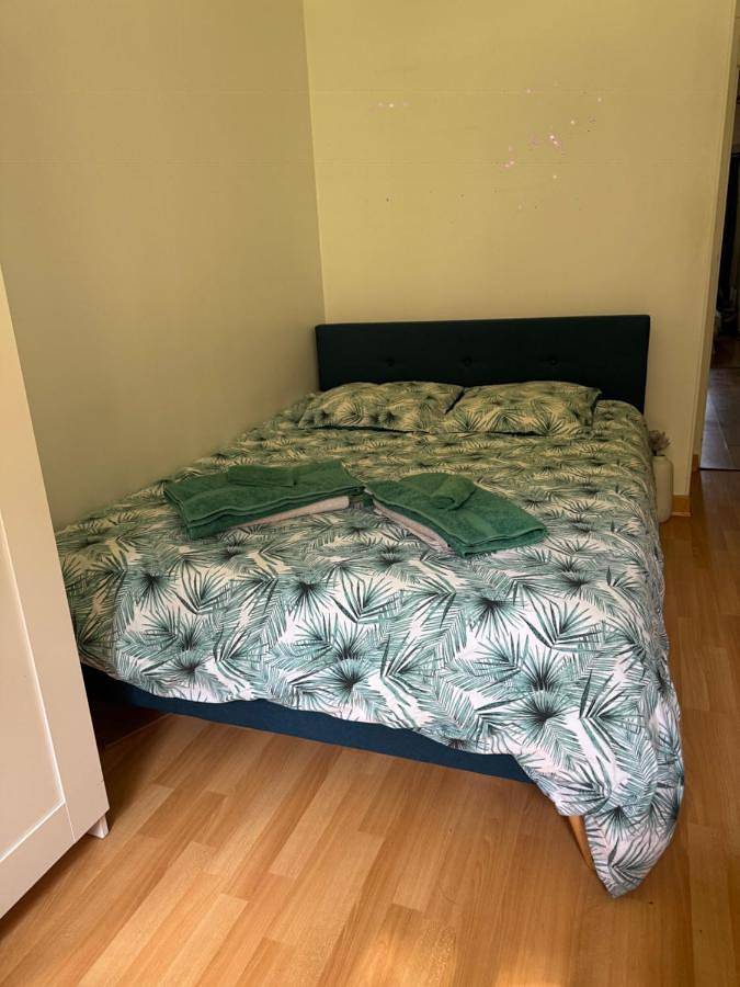 Appartement de vacances entier, Chambre Vue Jardin Versailles Château à pied Parking gratuit in Buc, Yvelines