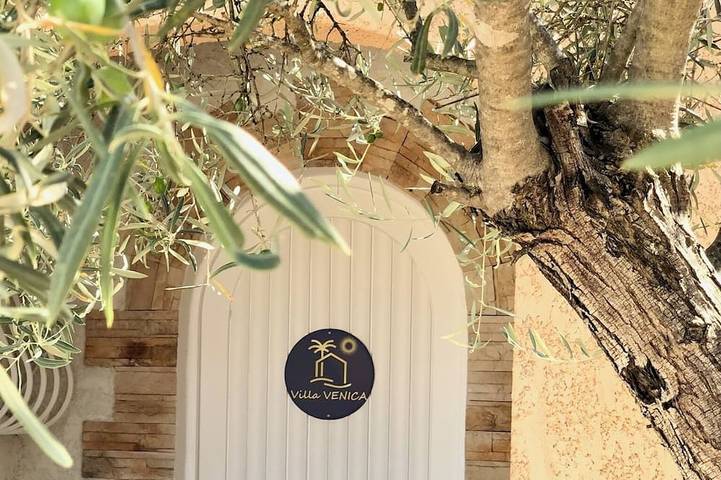 Villa pour 20 personnes, avec Balcon ainsi que Jacuzzi et Jardin à Puget-sur-Argens