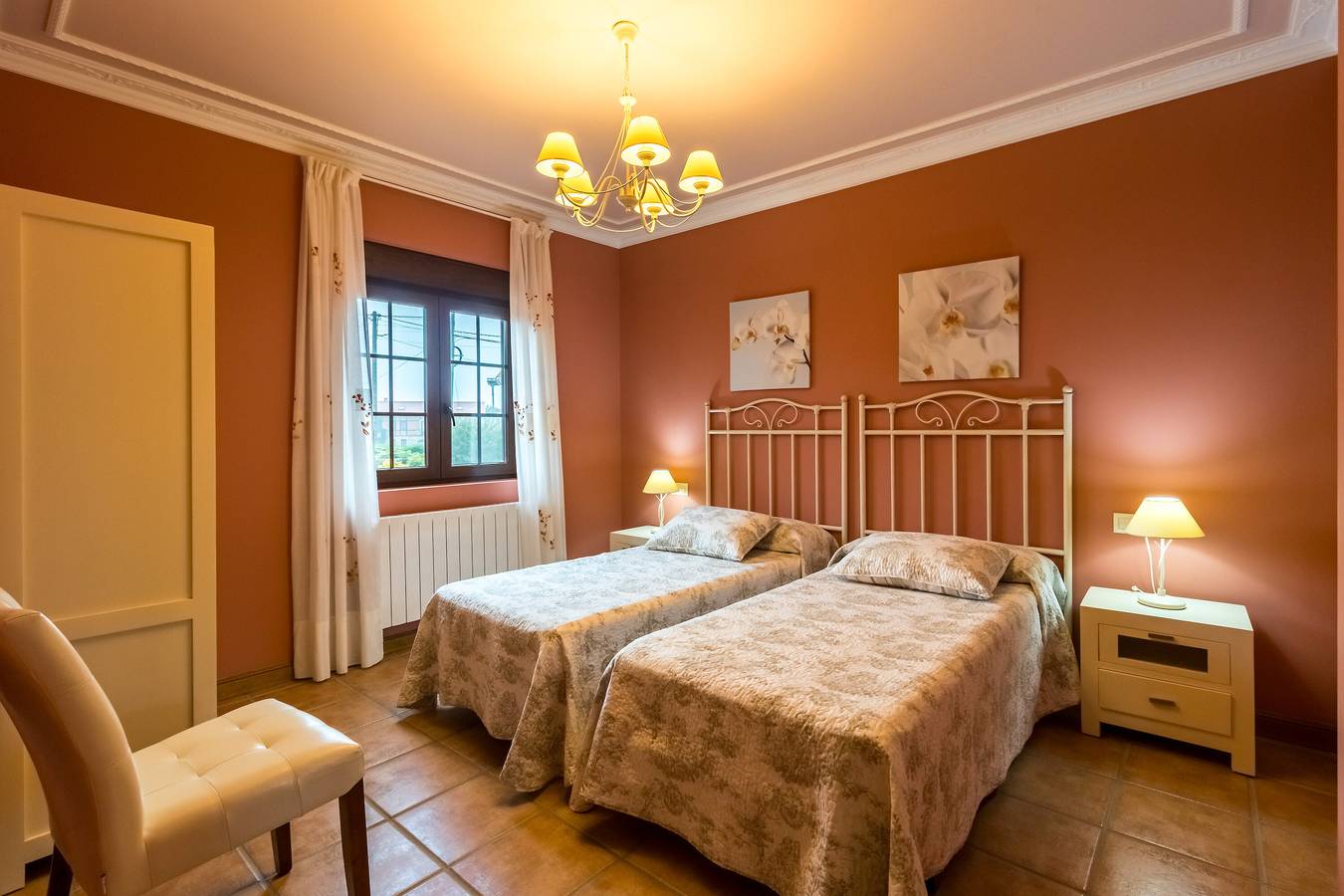 Apartamento entero, Apartamento 'Antonio Apto4' con vistas al mar, terraza privada y Wi-Fi in Santillana del Mar, Costa de Cantabria