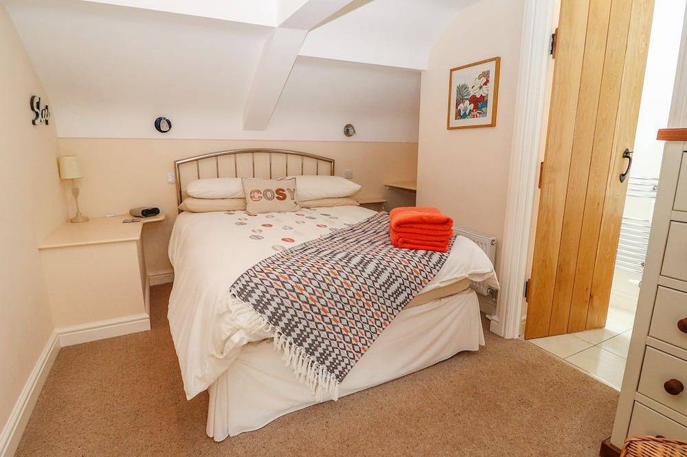 The Dairy, romantic, character holiday cottage in Tarporley in Rushton, Cheshire West and Chester