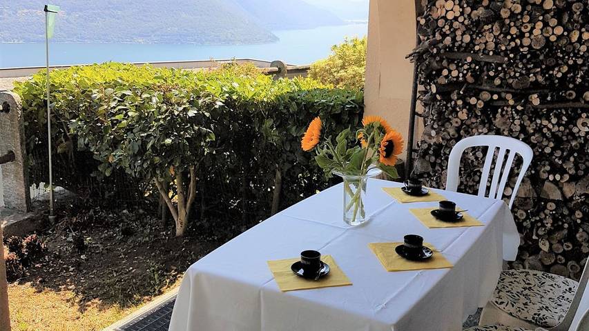 Ferienwohnung für 5 Personen, mit Pool und Garten in Brissago