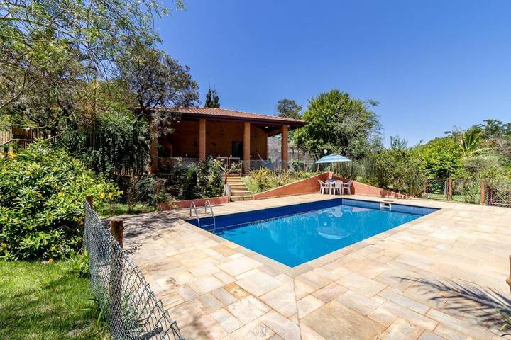 Casas e apartamentos de temporada para 4 pessoas, com jardim e vista e ainda piscina and terraço, com animais de estimação em Sousas