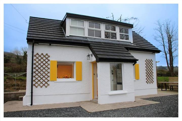 Holiday rental for 5 people, with Hot tub and Terrace as well as Garden and View in Newry
