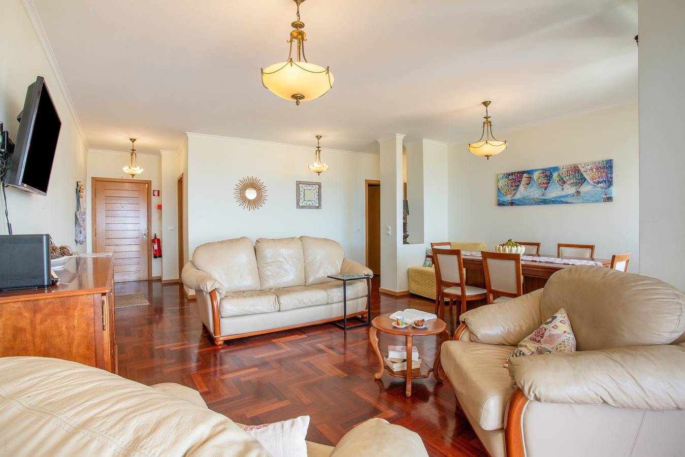 Ganze Wohnung, Sonnige Ferienwohnung mit Meerblick • Pool & Weitblick in Caniço, Madeira