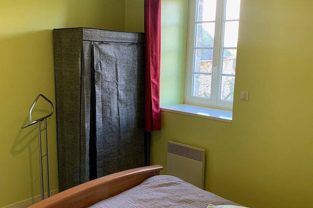 Gîte de charme avec jardin clos et activités familiales en Mayenne in Saint-Mars-sur-Colmont, Mayenne