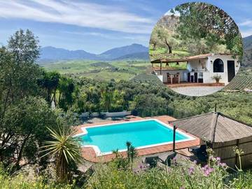 Chambre d’hôte pour 2 personnes, avec vue ainsi que piscine et jardin à Álora