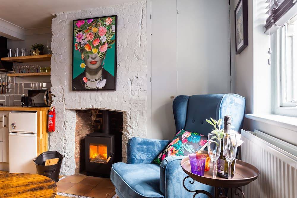 Log Cabin for 4 People in Brighton, Sussex