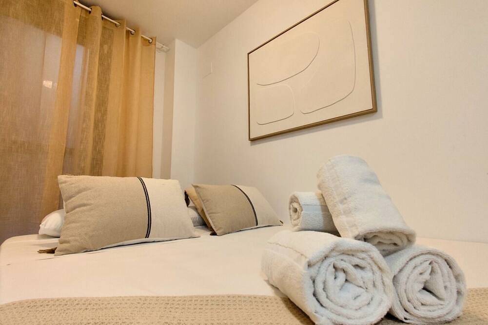 Entire apartment, Travel Habitat Orriols - Torrefiel Apartment in Valencia, Costa de Valencia