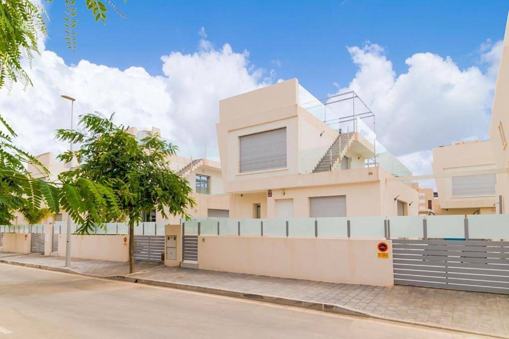 Modern villa with pool jacuzzi and sea view in Pueblo Latino, Pilar de la Horadada