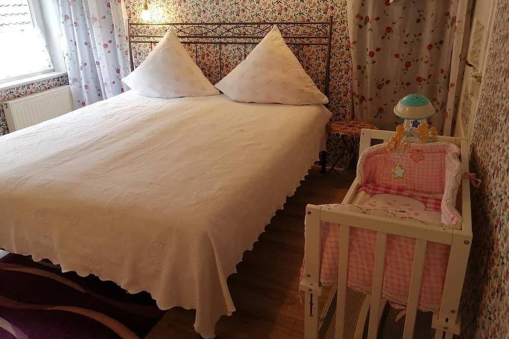 Grand Chalet am Bergflüsschen mit Kickertisch, Sauna & Waldschwimm-bad in Harzvorland