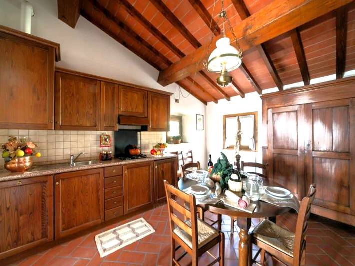 Gîte pour 4 personnes, avec terrasse ainsi que jardin et piscine à Poppi - 4