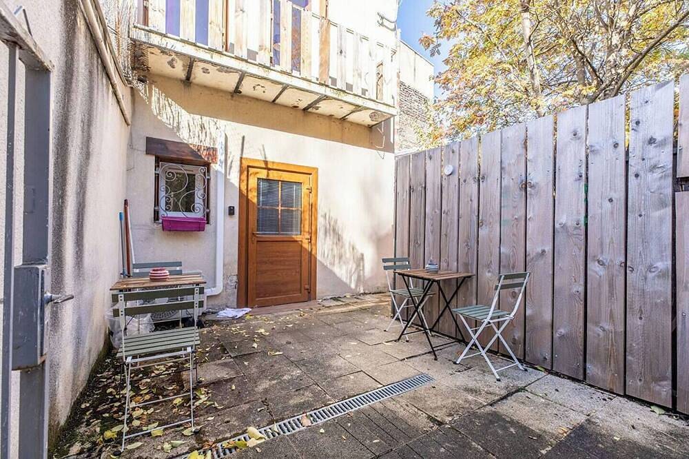 Entire apartment, T1 with terrace near the spa in Royat, Volcans d'Auvergne Regional Nature Park