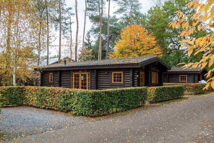 Bungalow voor 4 personen, with Balkon/Terras and Terras as well as Tuin and Zwembad in Otterlo