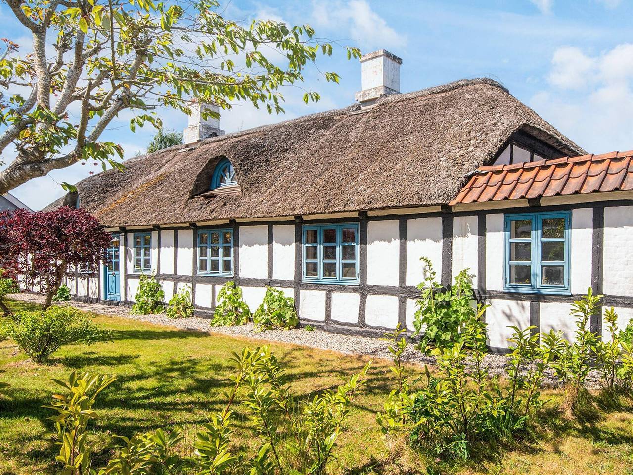 Hus med smuk have in Fjellerup, Djursland
