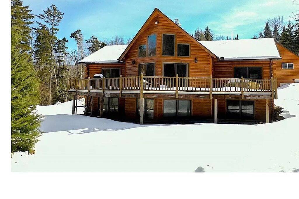 Cozy Vermont Log Cabin Chalet Only Minutes from Jay Peak in Jay Peak
