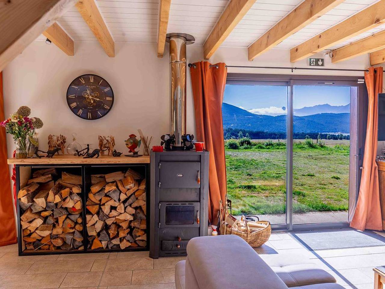 Prestige House on Forest Edge with Wifi and Parking at Les Angles in Les Angles, Prades region