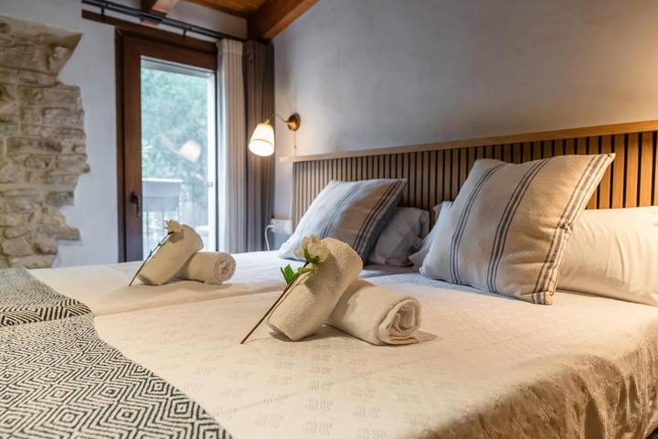 Casa rural para 5 personas, con terraza, Se admiten mascotas en San Guim de Freixanet