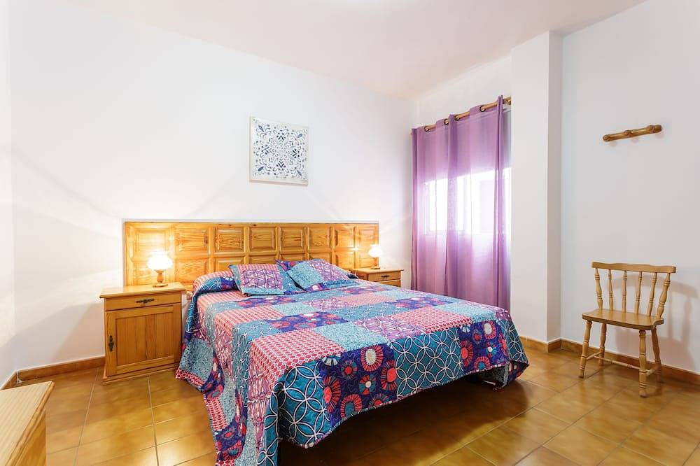 Apartamento entero, El Faro: Wifi gratuito, amplitud, a pocos metros de la mejor playa de la Isla in Puerto Naos, Los Llanos de Aridane