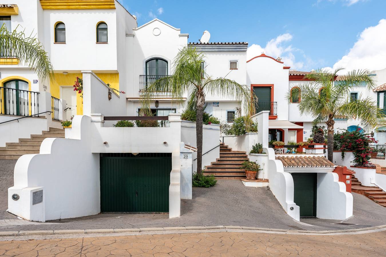 Holiday Home 'Townhouse Isla De Miraflores' with Mountain View, Wi-Fi and Air Conditioning in Mijas, Costa del Sol