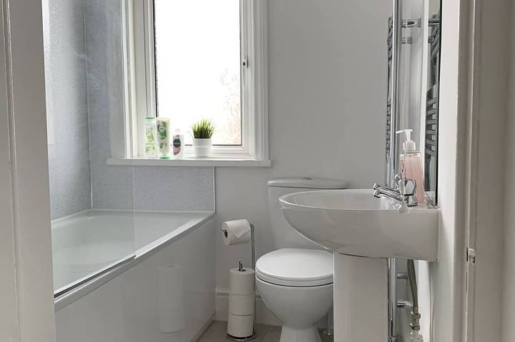 Iris home in Southsea, Portsmouth. 15 minute walk to the seafront! in Portsmouth, Südostengland