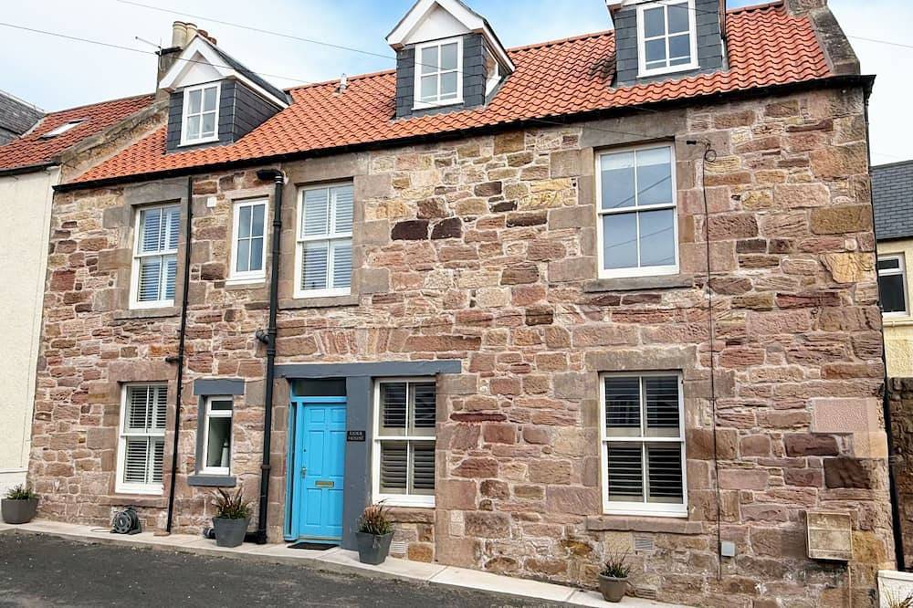 Beautifully renovated 4 bedroomed house close to the shore in Pittenweem. in Pittenweem, Region Fife
