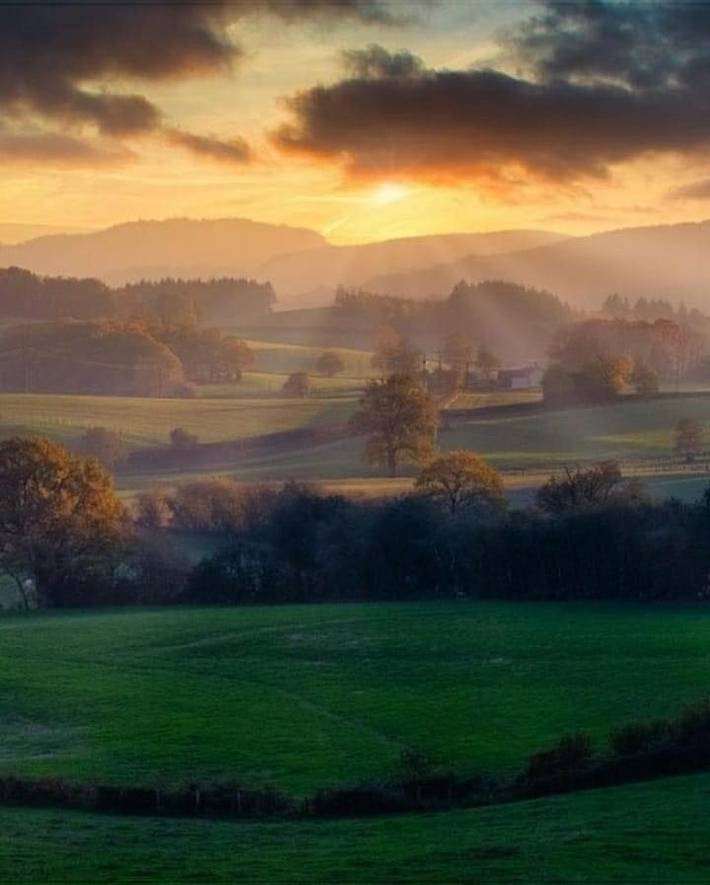Location de vacances pour 4 personnes, avec piscine ainsi que vue et jardin à Cussy-en-Morvan - 3
