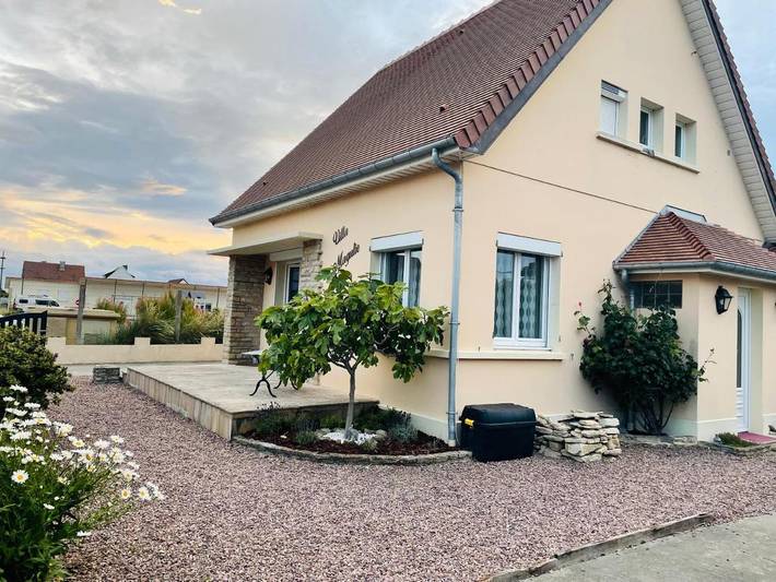 Location de vacances pour 12 personnes, avec jardin et vue à Ver-sur-Mer - 2