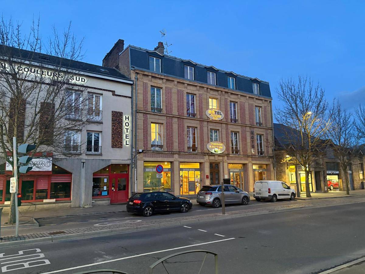 Hotel Couleurs Sud 46 chambres avec ascenseur et restaurant Centre ville-Gare Charleville-Mézières in Charleville-Mézières, Ardennes