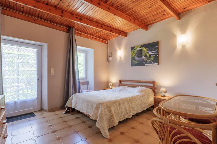 Location de vacances pour 2 personnes, avec Jardin et Bassin pour enfant