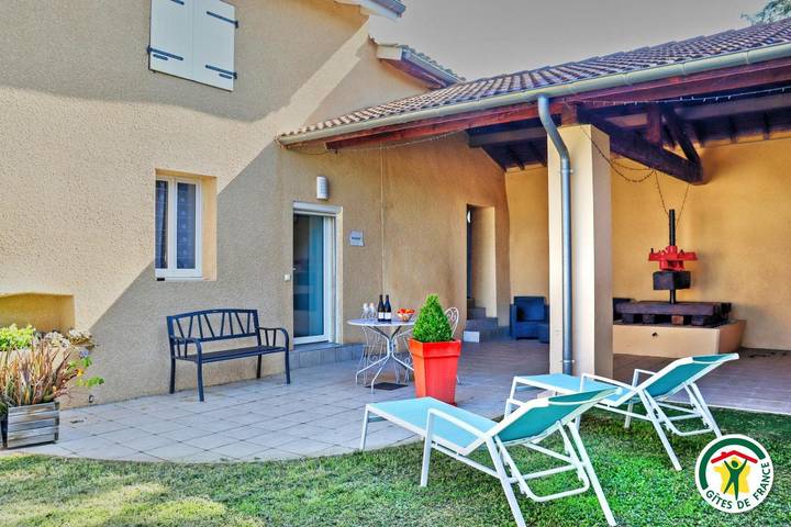 Gîte pour 2 personnes, avec jardin et terrasse à Mercurol