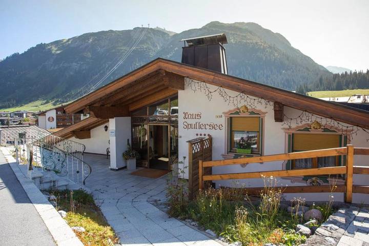 Appart’hôtel pour 6 personnes, avec Balcon et Terrasse ainsi que Sauna et Vue sur le lac à Lech