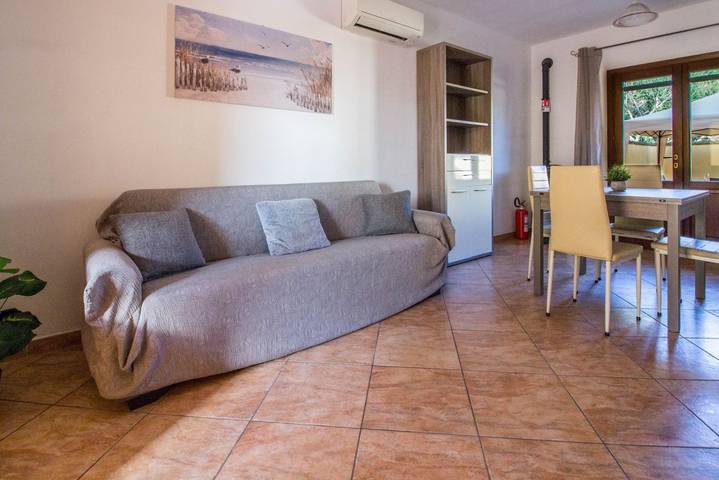 Appartamento intero, Guesthost - La Rosa dei Venti Flat 2 with Veranda in Olbia, Costa Smeralda