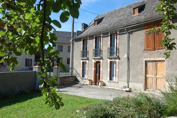 Gîte pour 5 personnes, avec jacuzzi et jardin à Argein