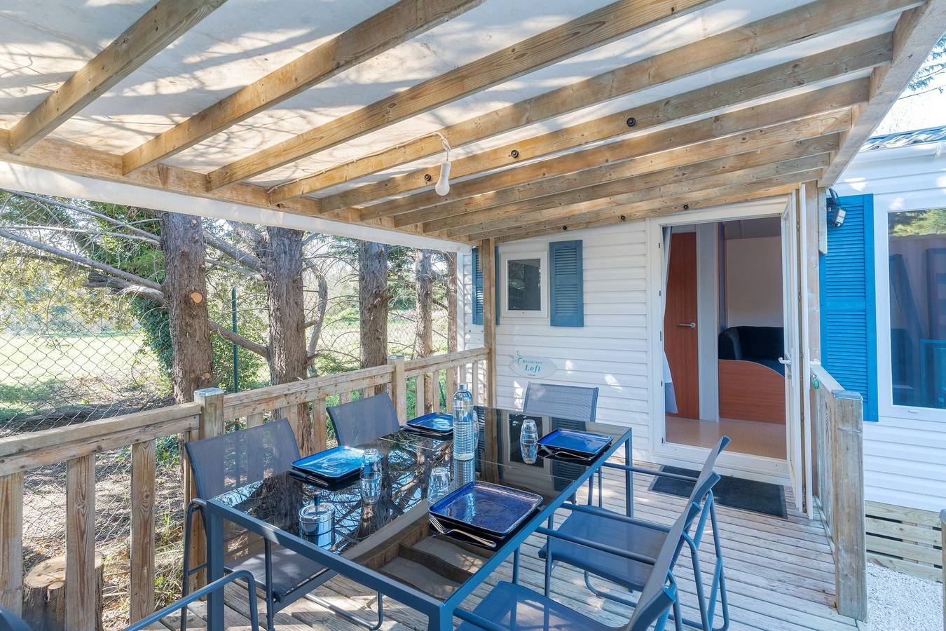 Mobil-home « Pro » avec terrasse privée et Wi-Fi in Pélissanne, Région d'Aix-en-Provence