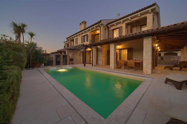 Holiday house Seascape II with heated pool and spacious garden in Malinska-Dubašnica, Krk