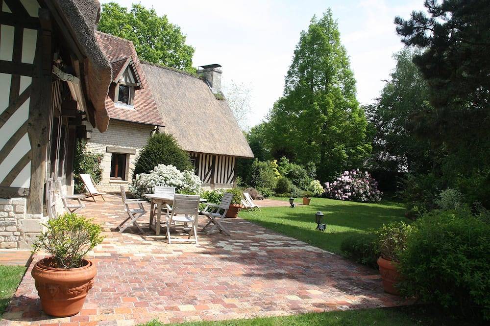 Casa a 6 minutos de Deauville - jardín cerrado, excelentes servicios de hotel. in Touques, Region de Lisieux