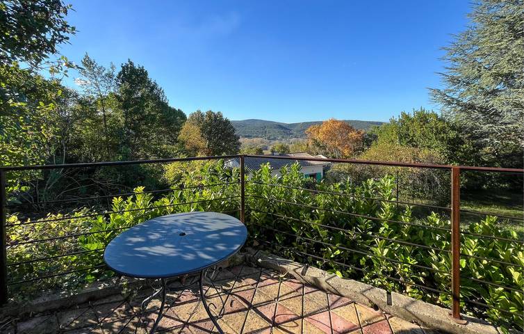 Location de vacances pour 5 personnes, avec terrasse à Saint-André-de-Roquepertuis