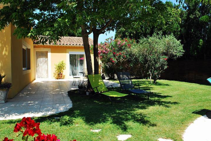 Location de vacances pour 6 personnes, avec piscine ainsi que jardin et terrasse, animaux acceptés à Sorgues - 4