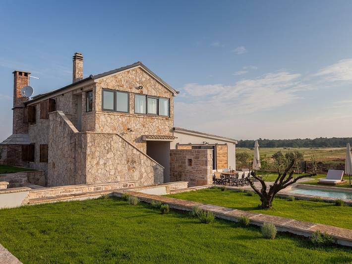 Ferienhaus für 9 Personen, mit Terrasse und Pool in Pakostane - 3