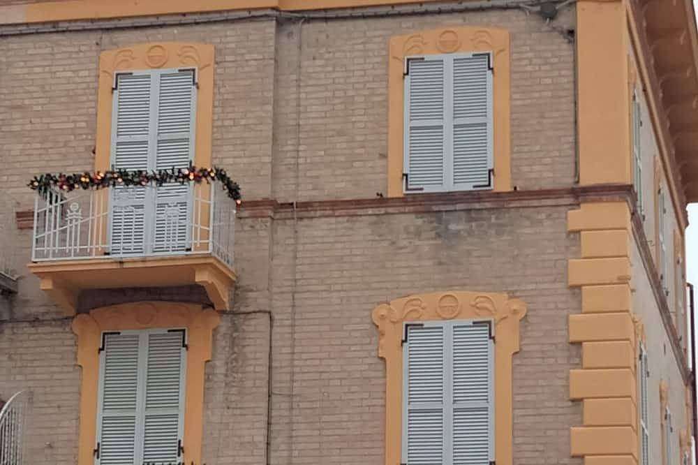 Apartamento entero, Appartamento in centro a Fermo, con tutti i comfort e parcheggio privato in Fermo (Pueblo), Fermo