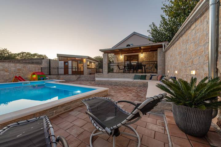 Villa für 4 Personen, mit Terrasse und Garten in Zadar - 3