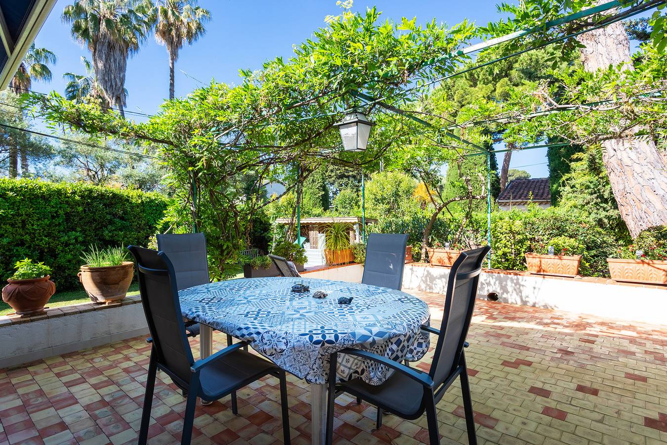 Villa Les Ondes by Riviera Holiday Homes in Antibes, Mediterranean Coast (France)