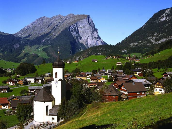Ferienwohnung für 4 Personen, mit Balkon und Ausblick in Schoppernau - 3