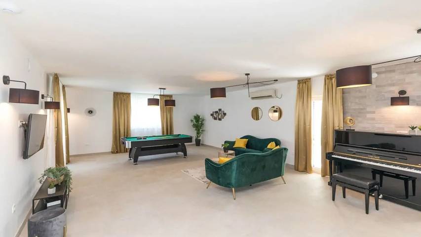 Villa pour 11 personnes, avec jardin ainsi que piscine et balcon à Trogir - 4