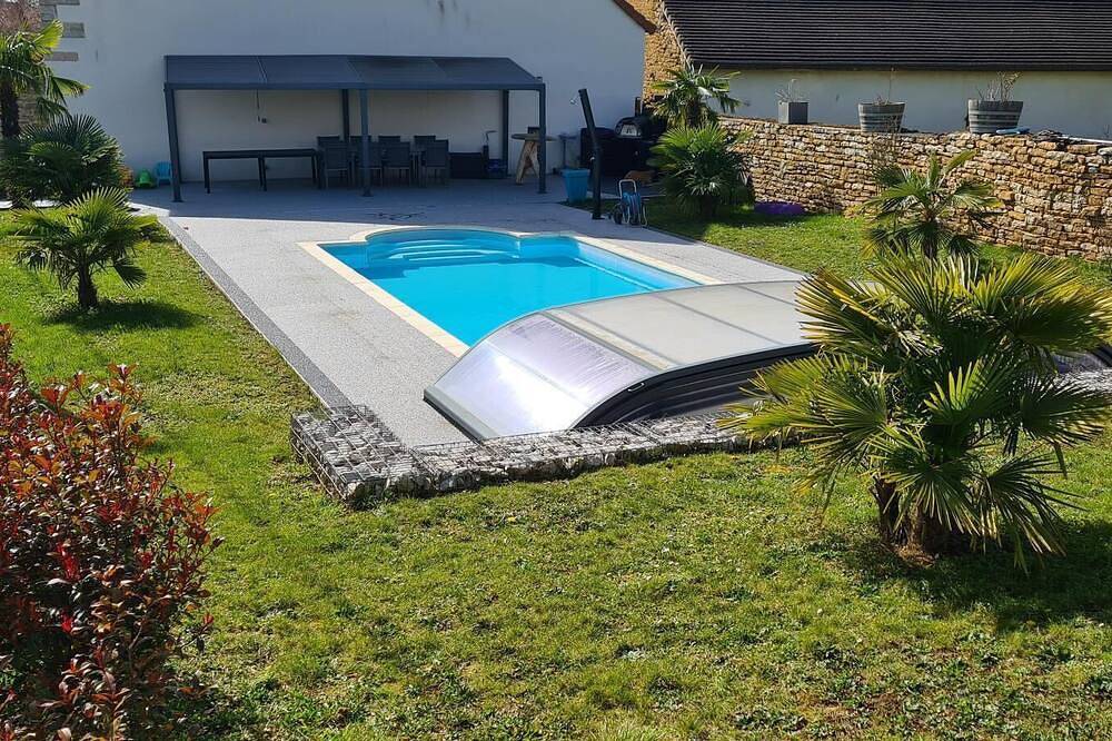 Grande Maison Avec Piscine in Mantry, Jura
